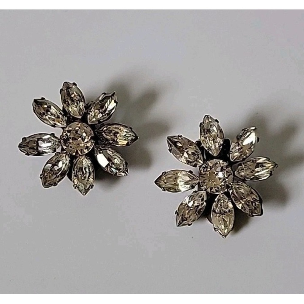 Vintage Clear Crystal Flower Clip On Earrings Silver Tone Bling Glam Mod Retro